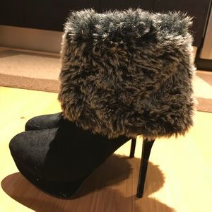 Breckelle’s boots with the fur 👸🏽